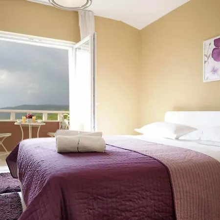 Villa Peaceful Escape With Mountain Views, Heated Pool And Modern Amenities In Radosic Lecevica