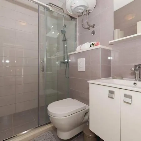 Peaceful Escape With Mountain Views, Heated Pool And Modern Amenities In Radosic Villa Lecevica