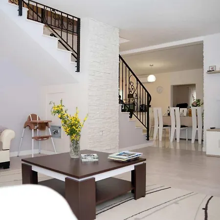 Peaceful Escape With Mountain Views, Heated Pool And Modern Amenities In Radosic