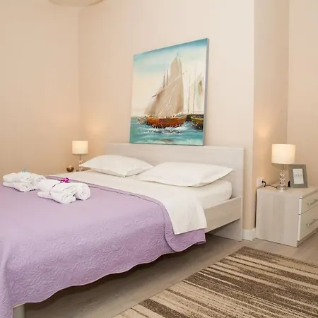 Peaceful Escape With Mountain Views, Heated Pool And Modern Amenities In Radosic Villa *