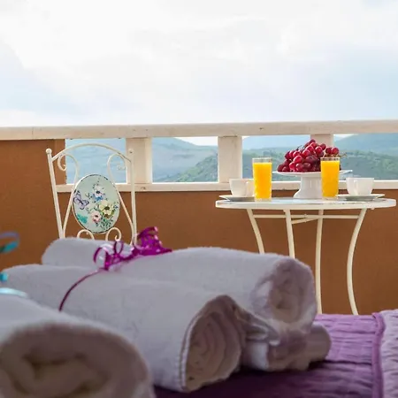 Peaceful Escape With Mountain Views, Heated Pool And Modern Amenities In Radosic Lecevica